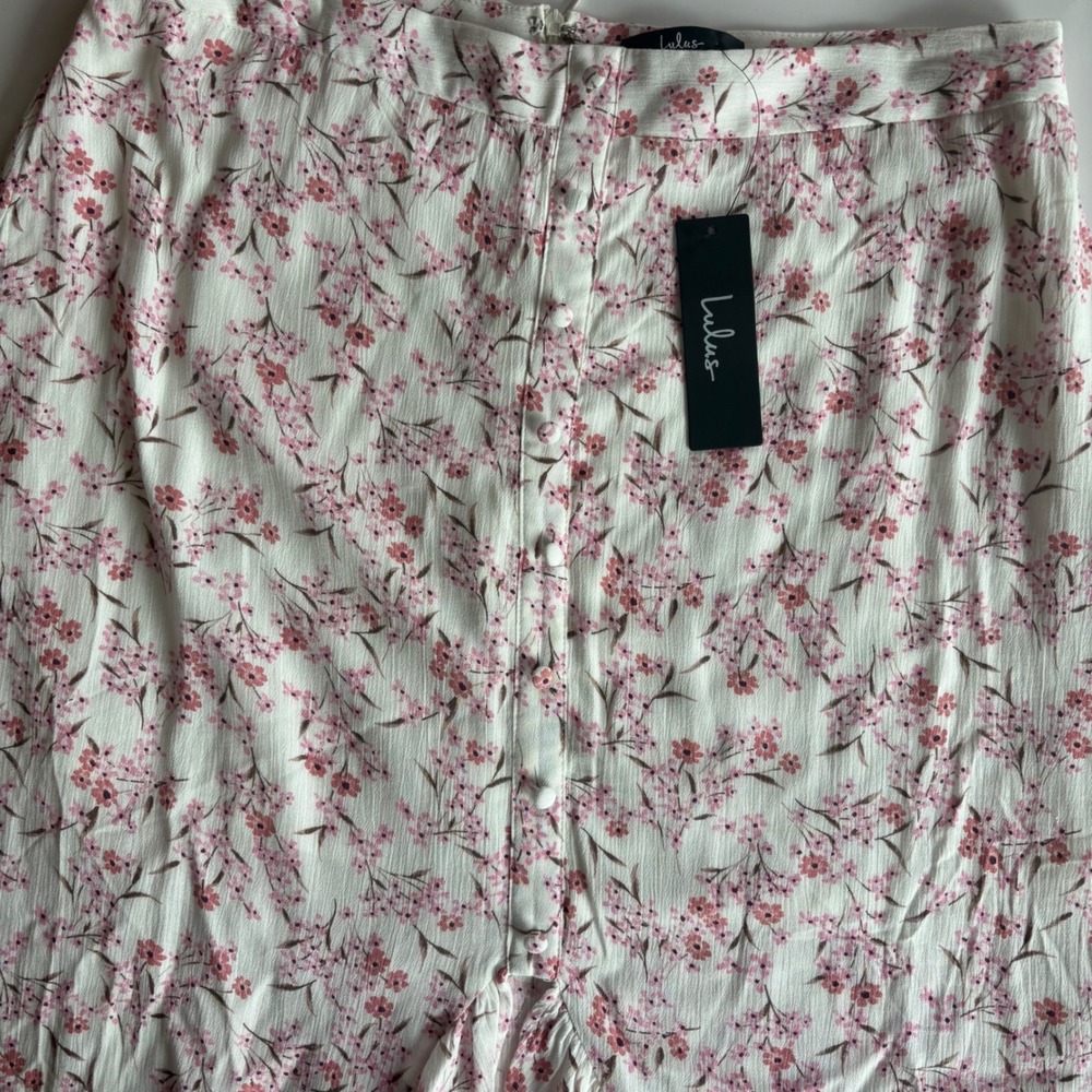 Lulus Floral High-Low Midi Skirt White Pink White Button Front Ruffle XL NWT - Picture 4 of 8
